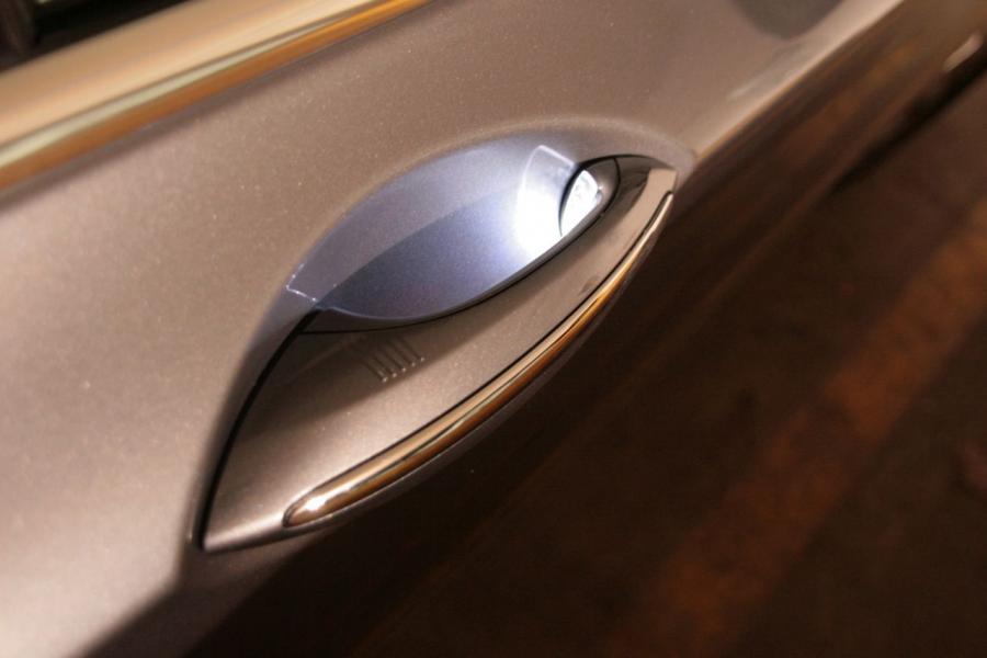  BMW 750i 2009 года  (фото 23 из 32)